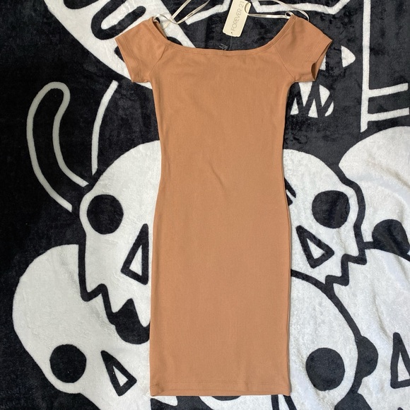 NWT Forever 21 Salmon/Coral Off-The-Shoulder Bodycon Dress, Size Small - Picture 2 of 6